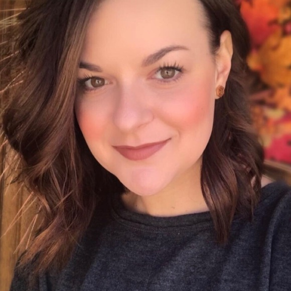 Meet your Posher, Lisa - Picture 1 of 1